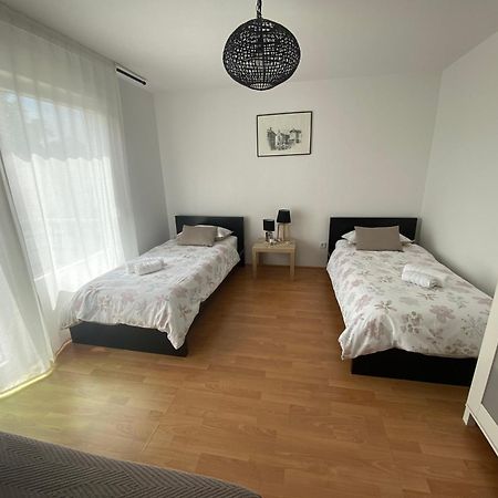 Two-Bedroom Countryside Apartment Marčana エクステリア 写真