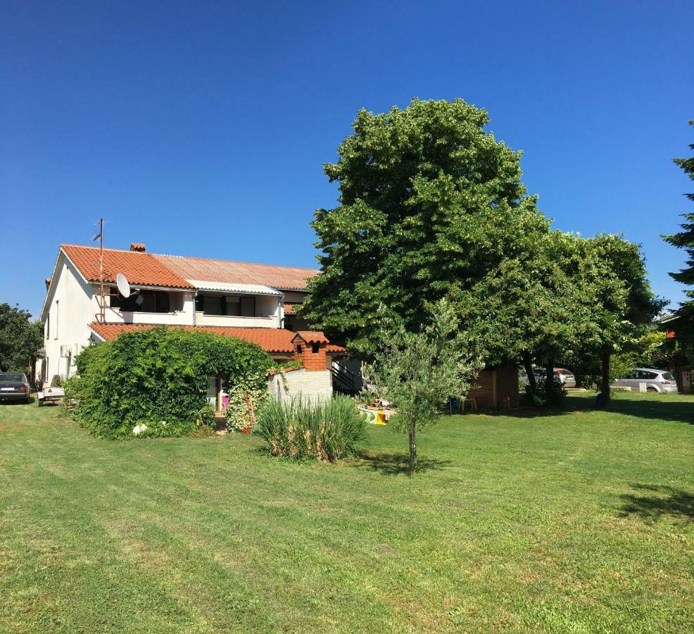Two-Bedroom Countryside Apartment Marčana エクステリア 写真