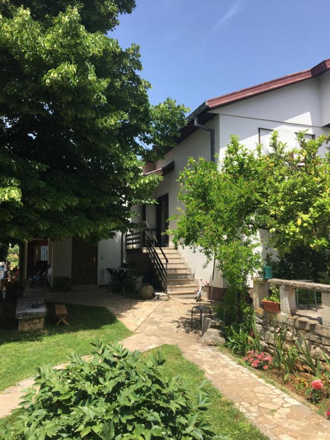 Two-Bedroom Countryside Apartment Marčana エクステリア 写真